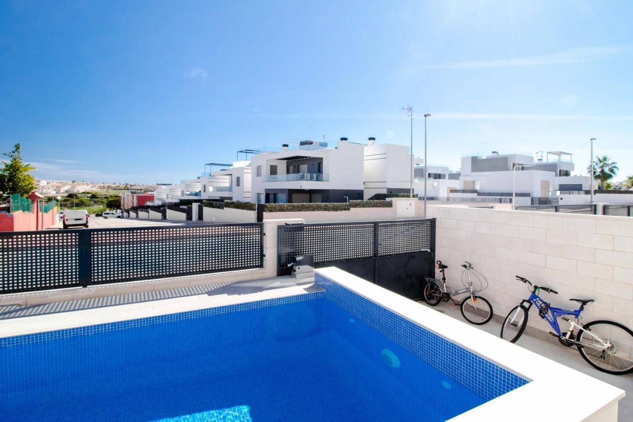 Villa De Lujo Con Piscina 奥里韦拉 外观 照片