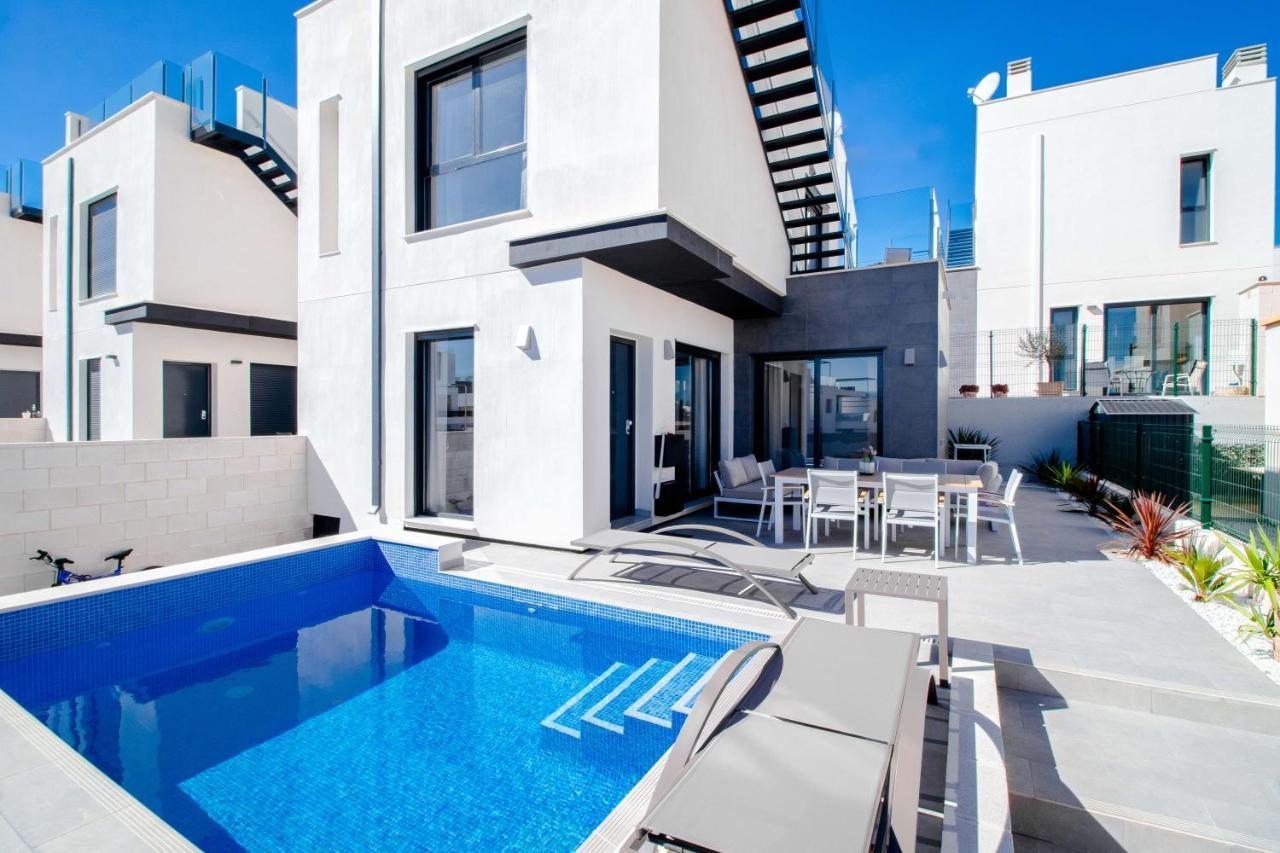 Villa De Lujo Con Piscina 奥里韦拉 外观 照片