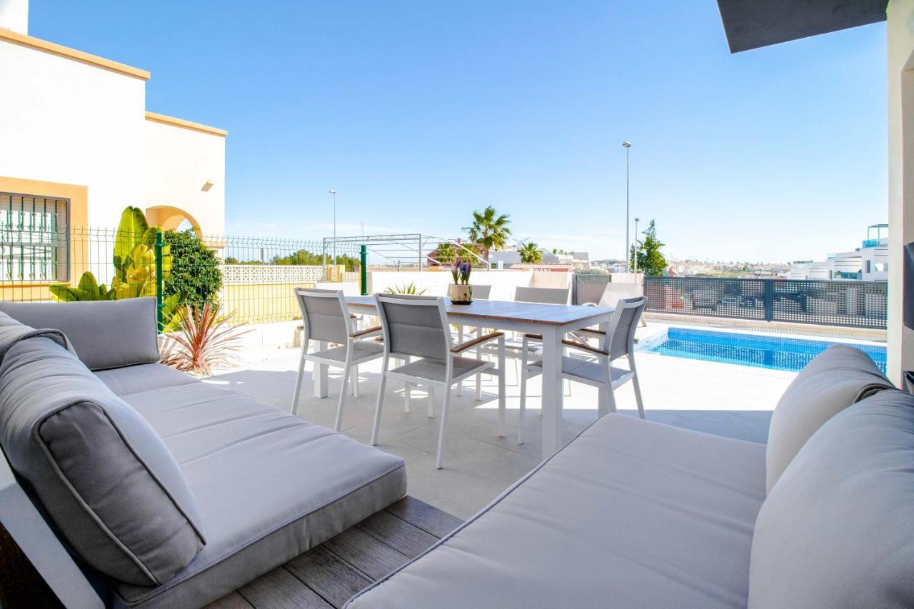 Villa De Lujo Con Piscina 奥里韦拉 外观 照片