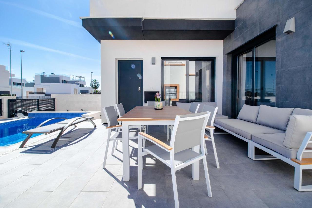 Villa De Lujo Con Piscina 奥里韦拉 外观 照片