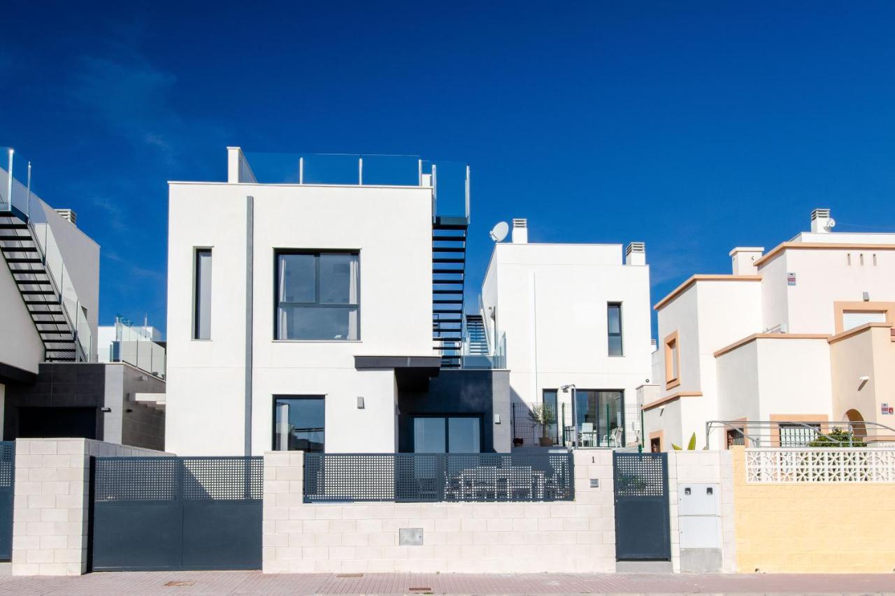 Villa De Lujo Con Piscina 奥里韦拉 外观 照片