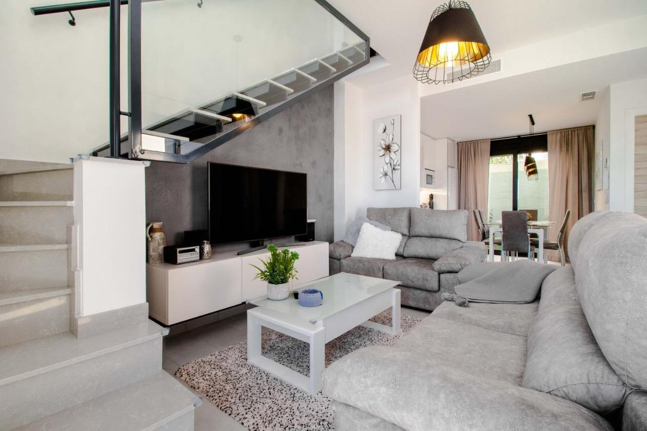 Villa De Lujo Con Piscina 奥里韦拉 外观 照片