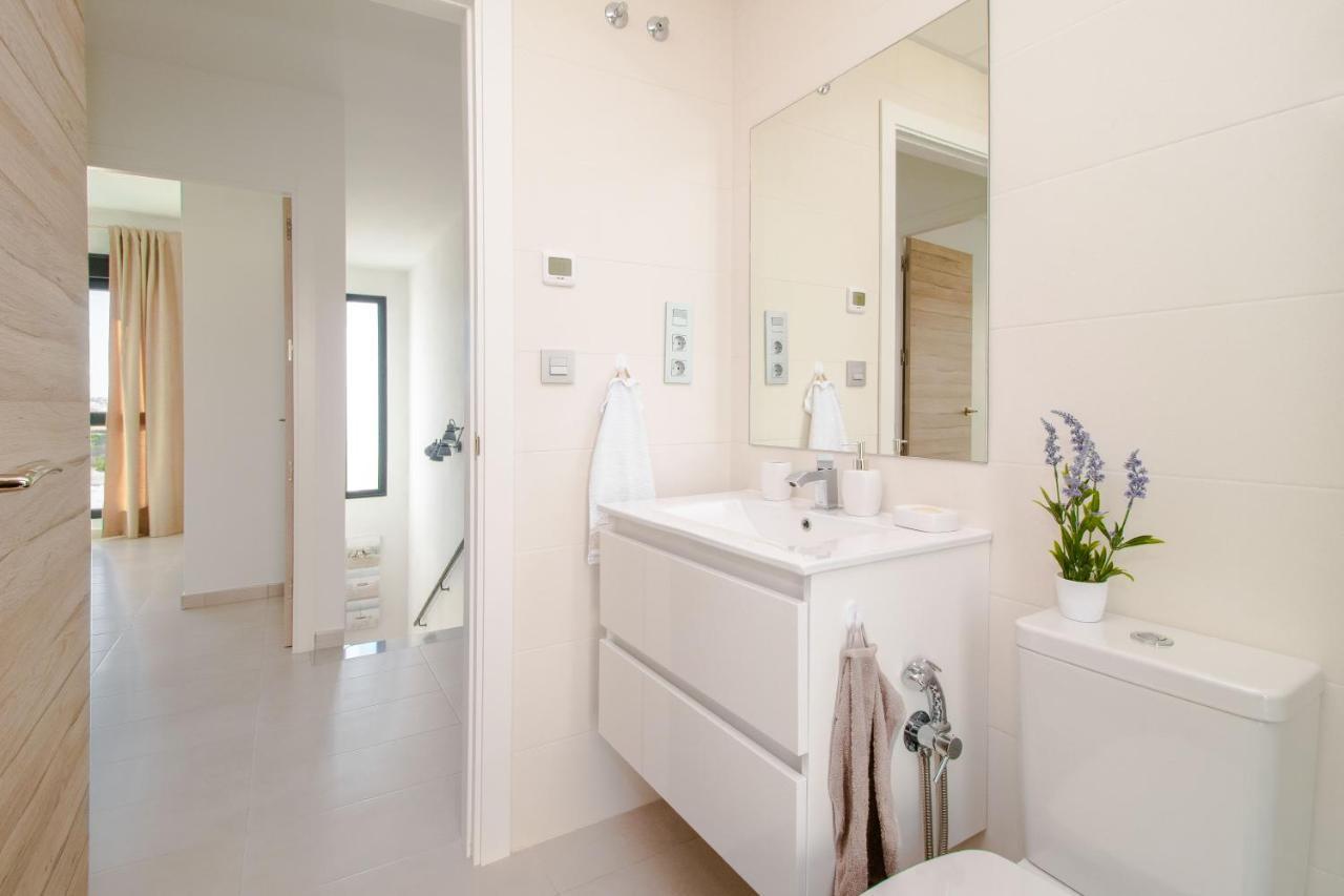 Villa De Lujo Con Piscina 奥里韦拉 外观 照片