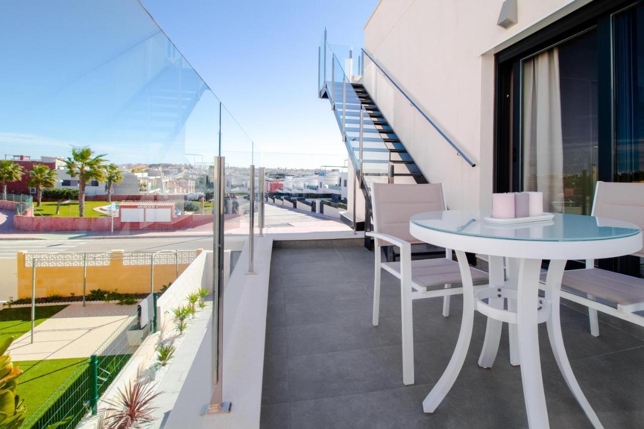 Villa De Lujo Con Piscina 奥里韦拉 外观 照片
