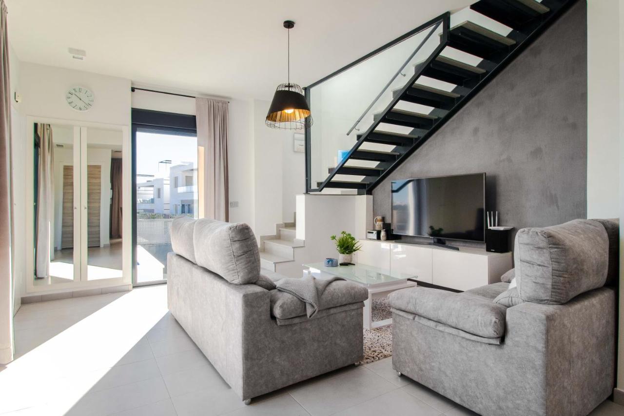 Villa De Lujo Con Piscina 奥里韦拉 外观 照片
