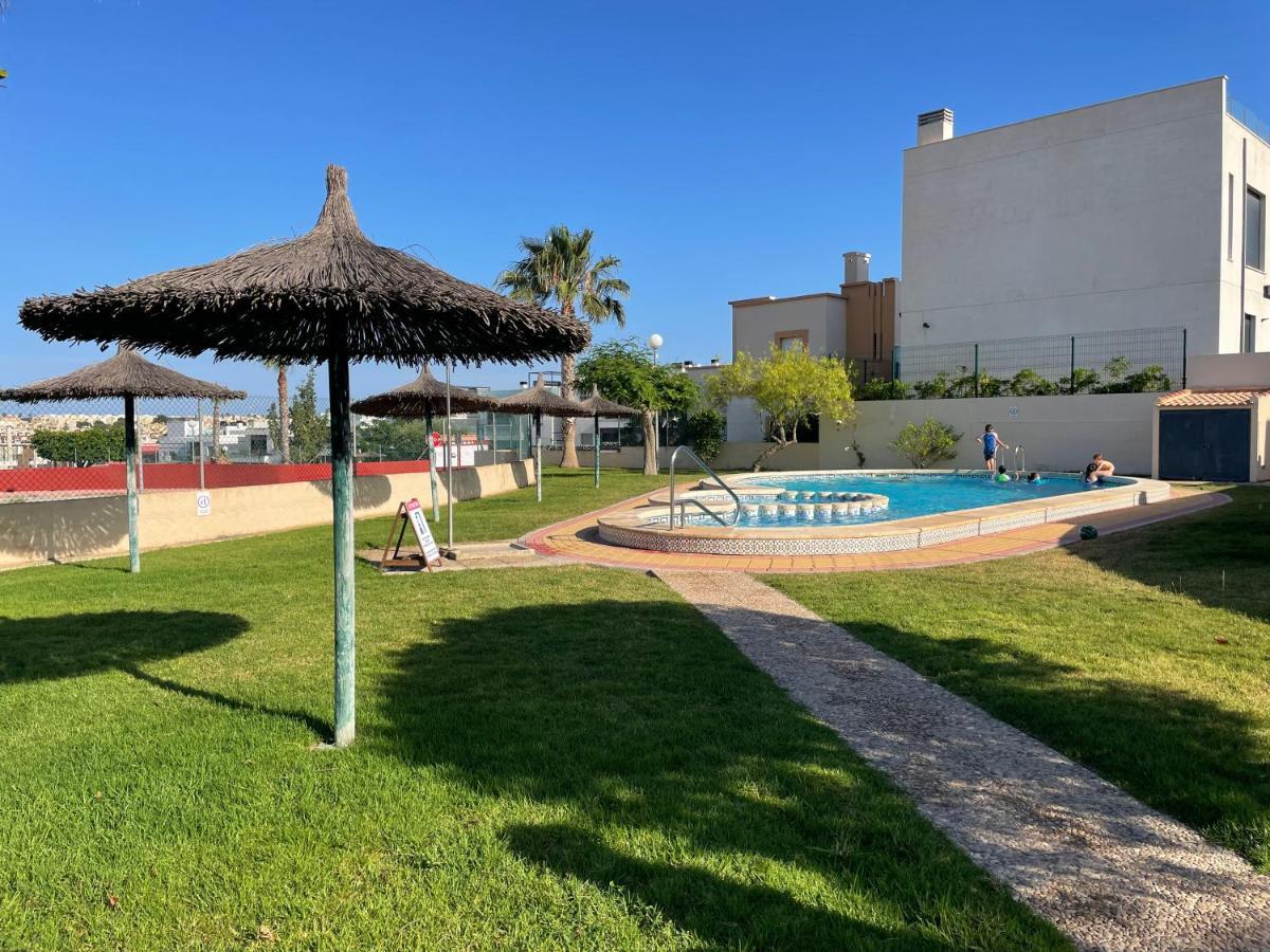 Villa De Lujo Con Piscina 奥里韦拉 外观 照片